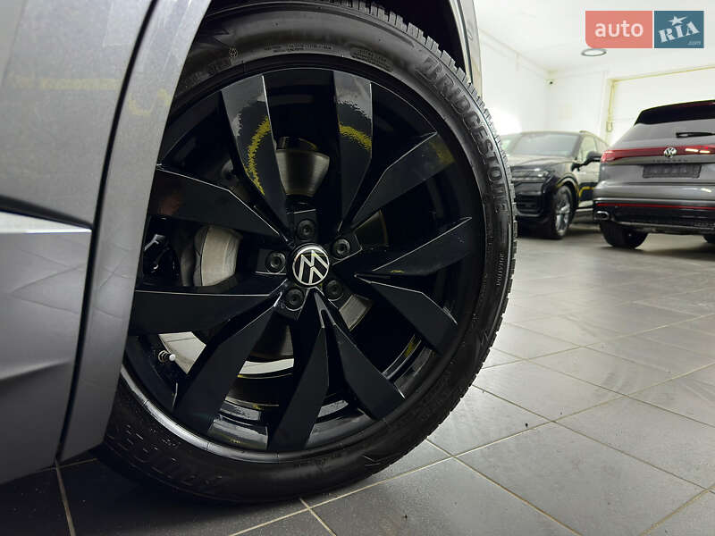 Позашляховик / Кросовер Volkswagen Touareg 2022 в Козятині