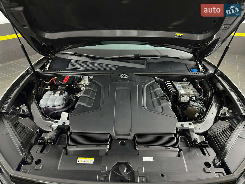 Позашляховик / Кросовер Volkswagen Touareg 2022 в Козятині