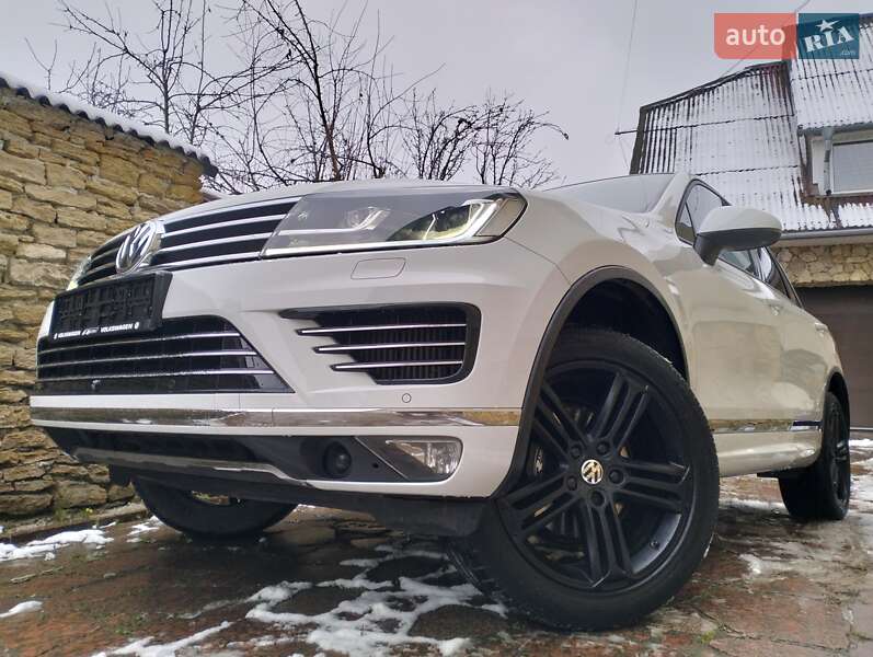 Позашляховик / Кросовер Volkswagen Touareg 2016 в Рівному