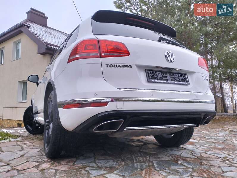 Позашляховик / Кросовер Volkswagen Touareg 2016 в Рівному