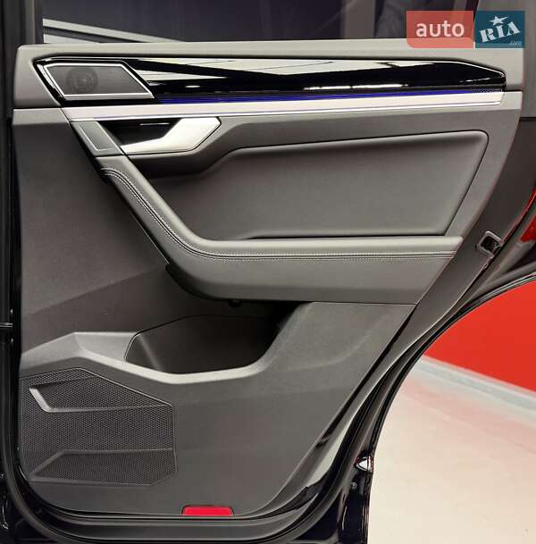 Внедорожник / Кроссовер Volkswagen Touareg 2021 в Киеве