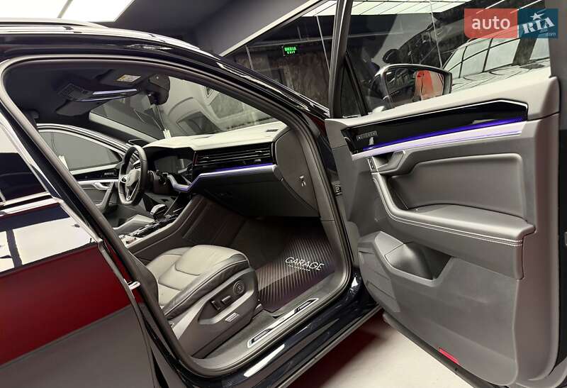 Внедорожник / Кроссовер Volkswagen Touareg 2021 в Киеве