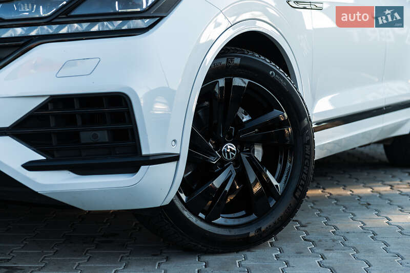 Внедорожник / Кроссовер Volkswagen Touareg 2019 в Мукачево