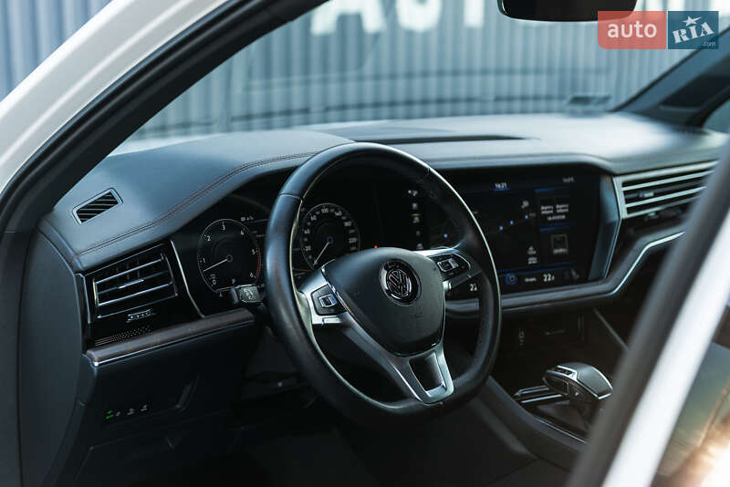 Внедорожник / Кроссовер Volkswagen Touareg 2019 в Мукачево