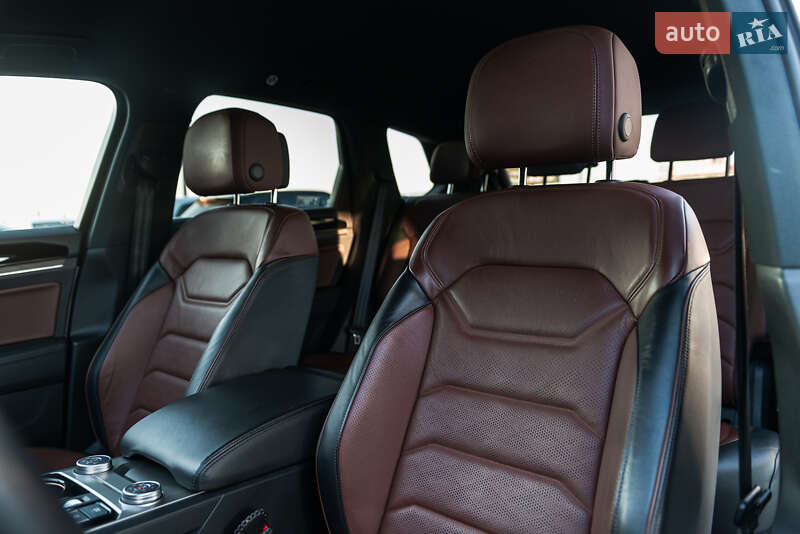 Внедорожник / Кроссовер Volkswagen Touareg 2019 в Мукачево