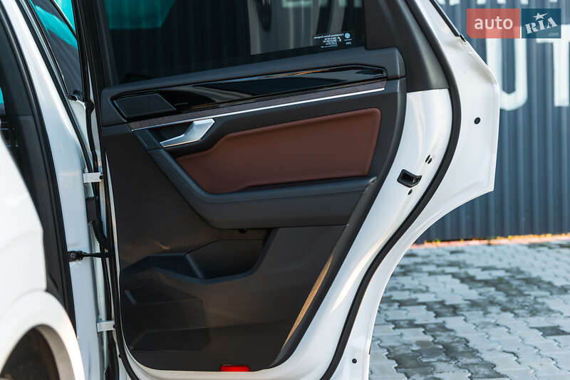 Внедорожник / Кроссовер Volkswagen Touareg 2019 в Мукачево