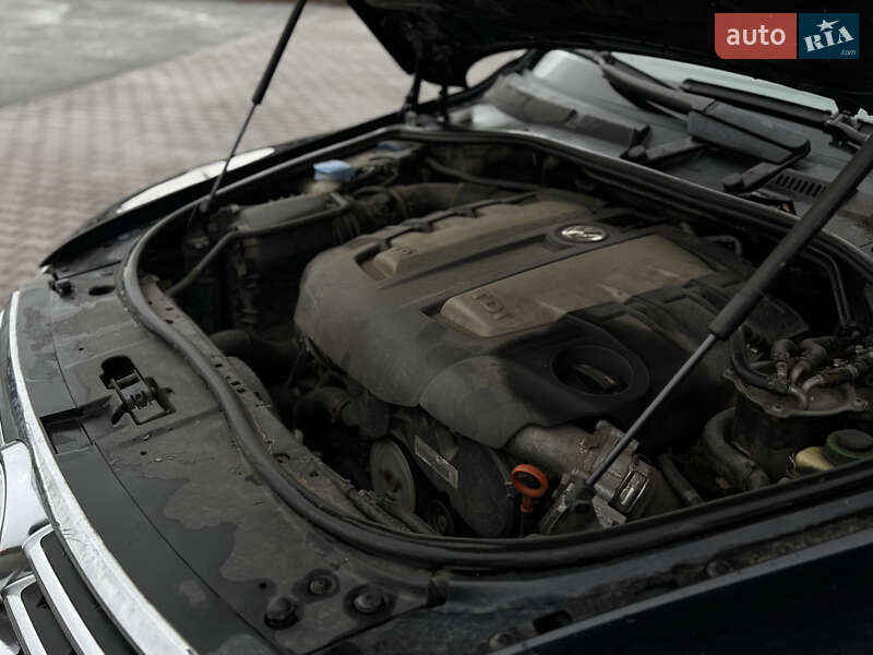 Внедорожник / Кроссовер Volkswagen Touareg 2006 в Сумах