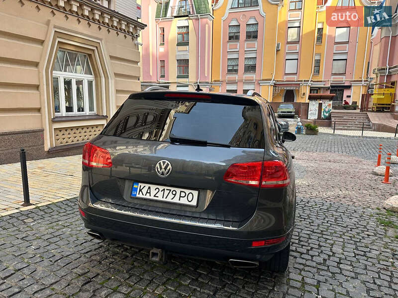 Позашляховик / Кросовер Volkswagen Touareg 2011 в Києві