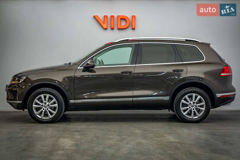 Позашляховик / Кросовер Volkswagen Touareg 2015 в Києві