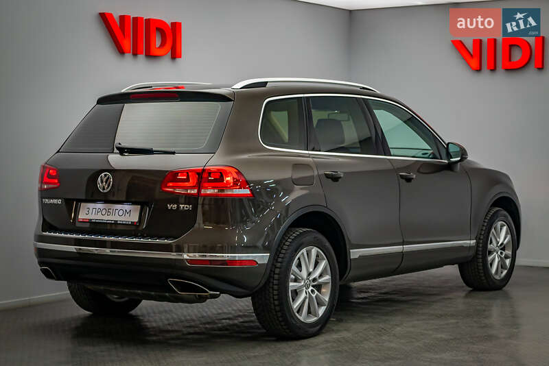 Позашляховик / Кросовер Volkswagen Touareg 2015 в Києві