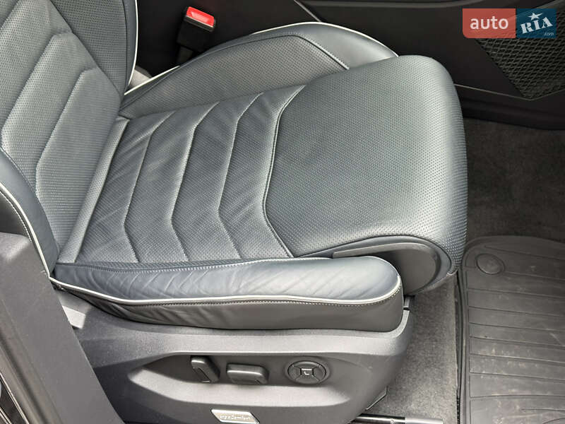 Внедорожник / Кроссовер Volkswagen Touareg 2021 в Киеве