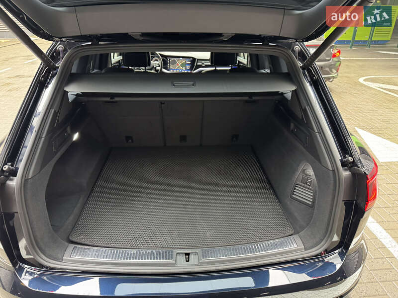 Внедорожник / Кроссовер Volkswagen Touareg 2021 в Киеве