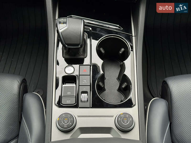 Внедорожник / Кроссовер Volkswagen Touareg 2021 в Киеве