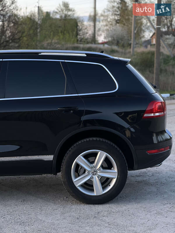 Внедорожник / Кроссовер Volkswagen Touareg 2013 в Бердичеве