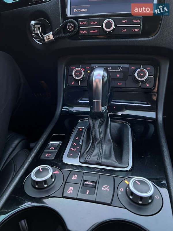 Внедорожник / Кроссовер Volkswagen Touareg 2013 в Бердичеве