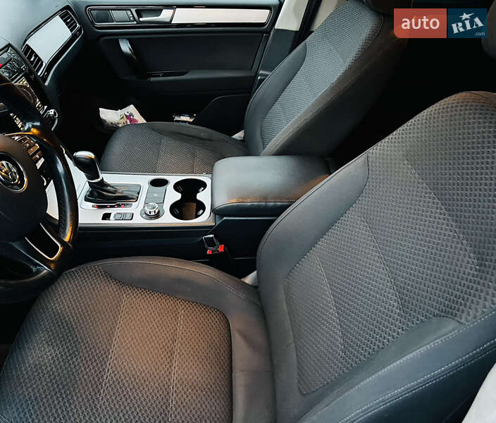 Внедорожник / Кроссовер Volkswagen Touareg 2013 в Одессе