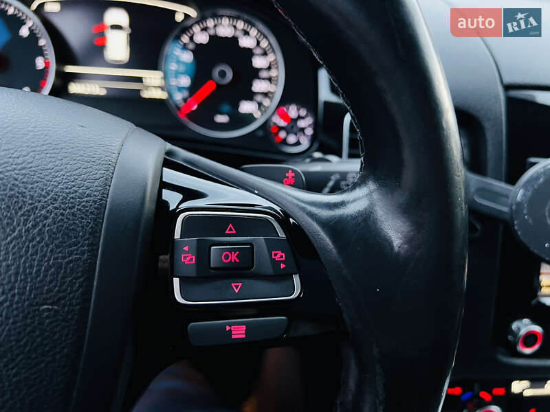 Внедорожник / Кроссовер Volkswagen Touareg 2013 в Одессе