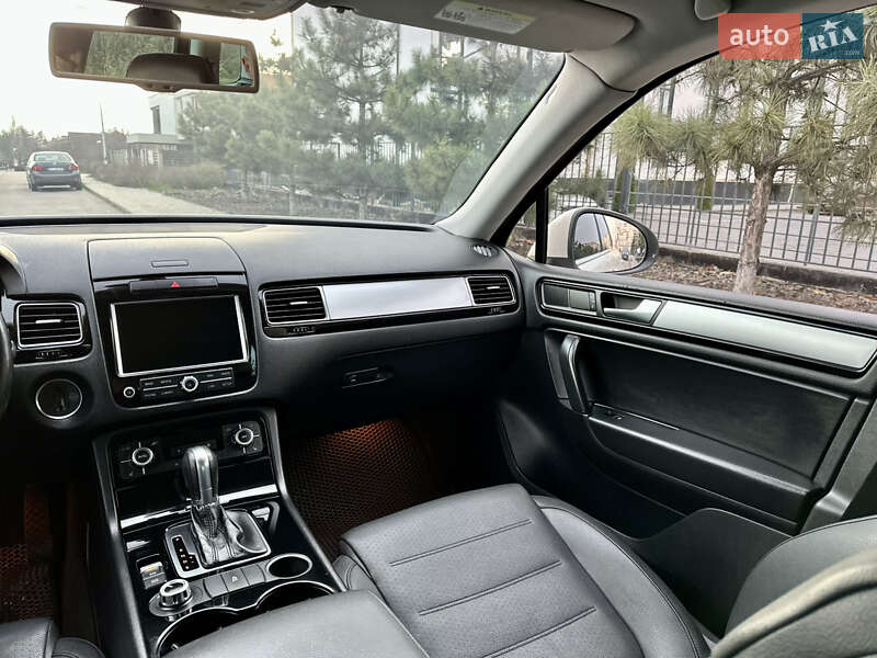 Внедорожник / Кроссовер Volkswagen Touareg 2010 в Киеве