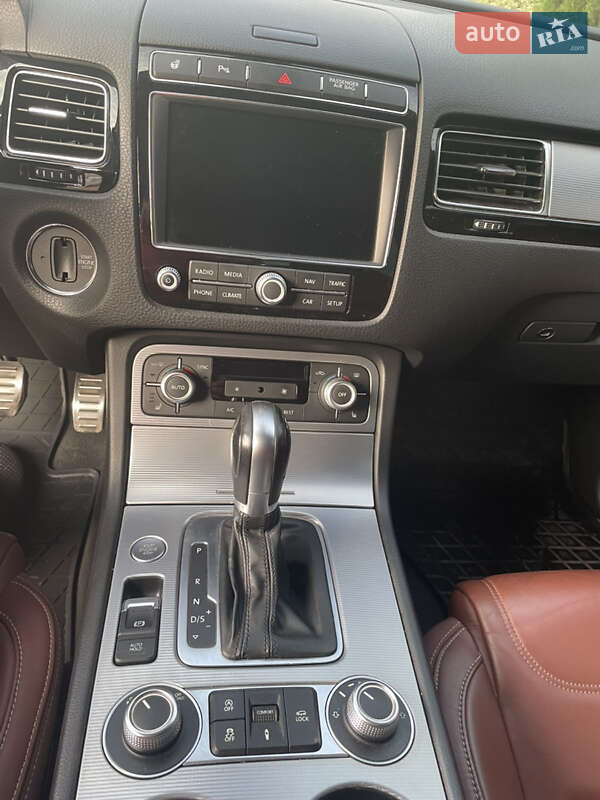 Позашляховик / Кросовер Volkswagen Touareg 2015 в Білій Церкві