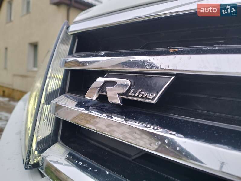 Позашляховик / Кросовер Volkswagen Touareg 2016 в Рівному