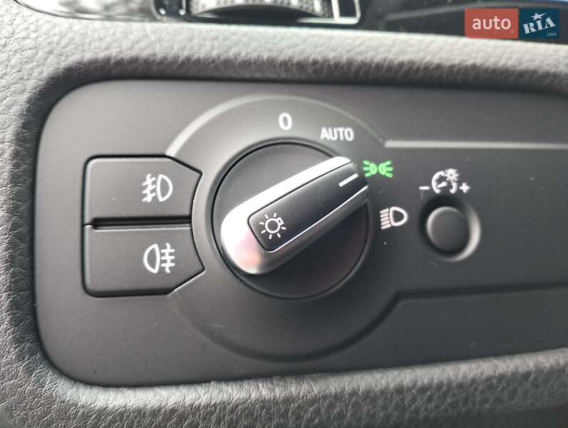 Позашляховик / Кросовер Volkswagen Touareg 2016 в Рівному