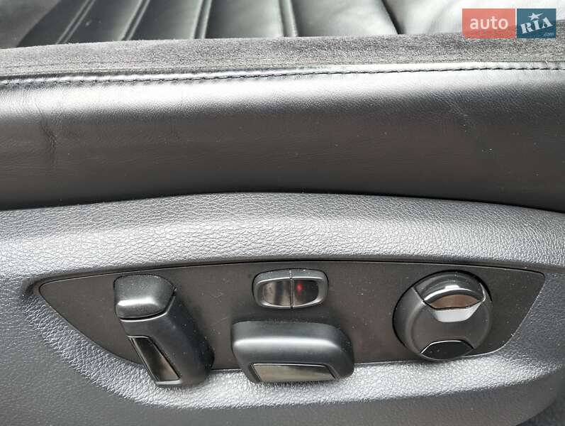 Позашляховик / Кросовер Volkswagen Touareg 2016 в Рівному