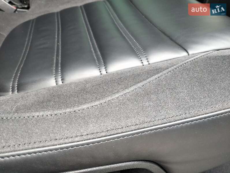 Позашляховик / Кросовер Volkswagen Touareg 2016 в Рівному