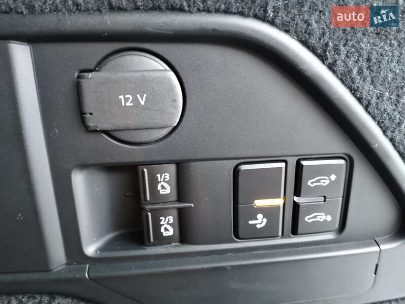 Позашляховик / Кросовер Volkswagen Touareg 2016 в Рівному