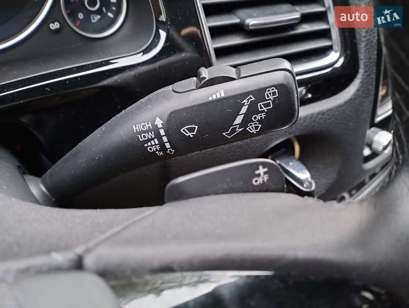 Позашляховик / Кросовер Volkswagen Touareg 2016 в Рівному