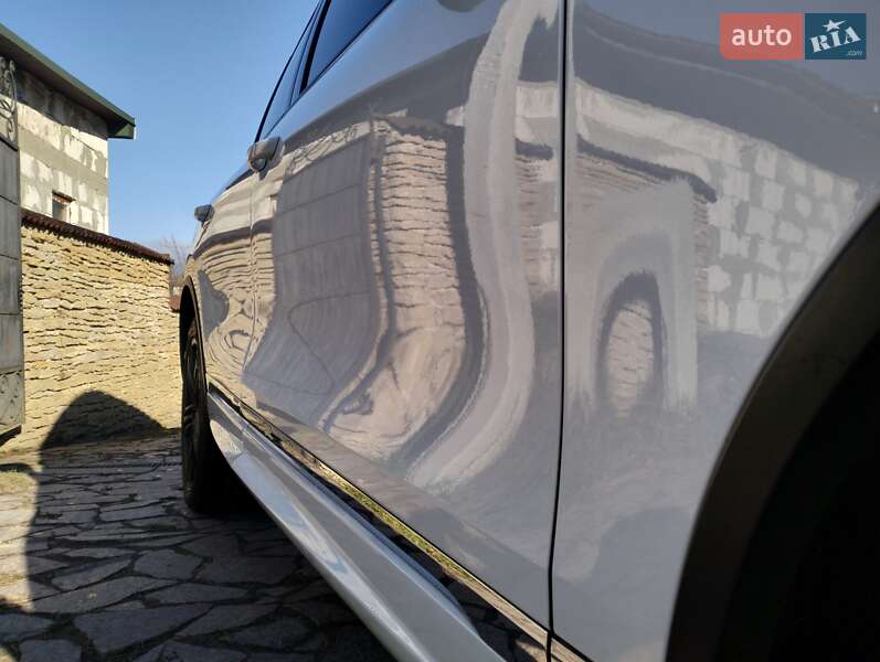 Позашляховик / Кросовер Volkswagen Touareg 2016 в Рівному