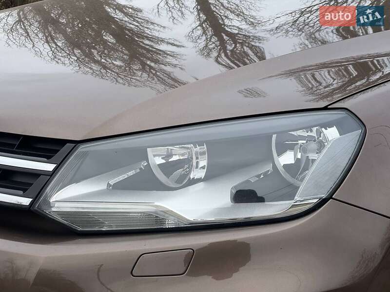 Внедорожник / Кроссовер Volkswagen Touareg 2012 в Ахтырке