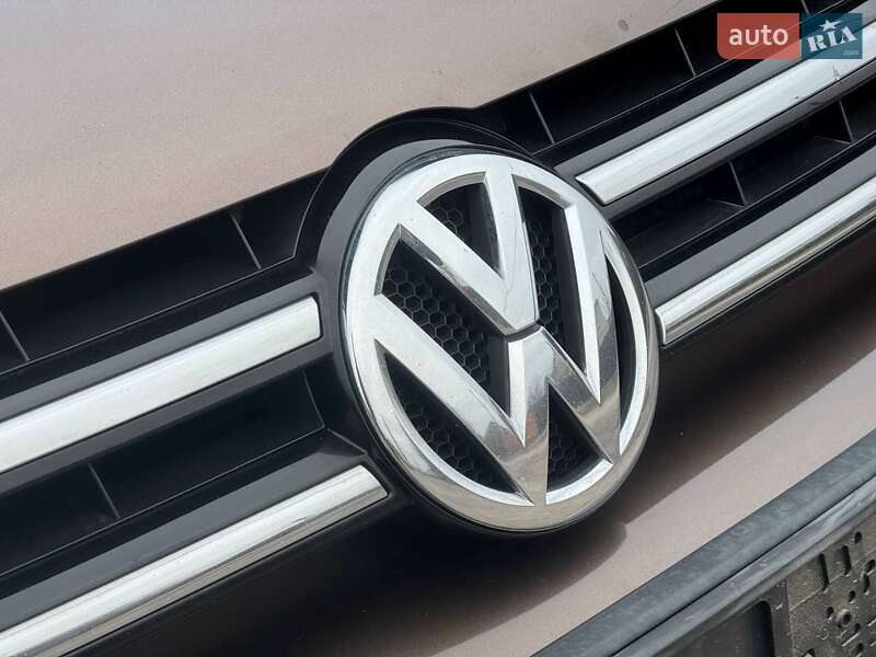 Внедорожник / Кроссовер Volkswagen Touareg 2012 в Ахтырке