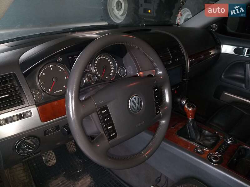 Позашляховик / Кросовер Volkswagen Touareg 2004 в Луцьку