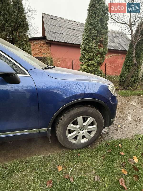 Позашляховик / Кросовер Volkswagen Touareg 2015 в Старій Синяві