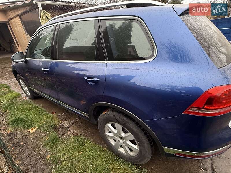 Позашляховик / Кросовер Volkswagen Touareg 2015 в Старій Синяві