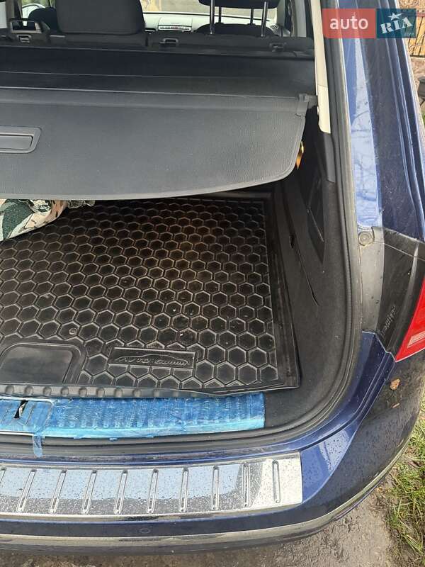 Позашляховик / Кросовер Volkswagen Touareg 2015 в Старій Синяві