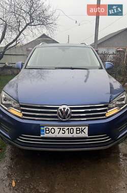 Внедорожник / Кроссовер Volkswagen Touareg 2015 в Старой Синяве