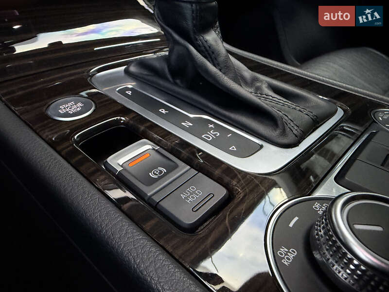 Внедорожник / Кроссовер Volkswagen Touareg 2017 в Одессе