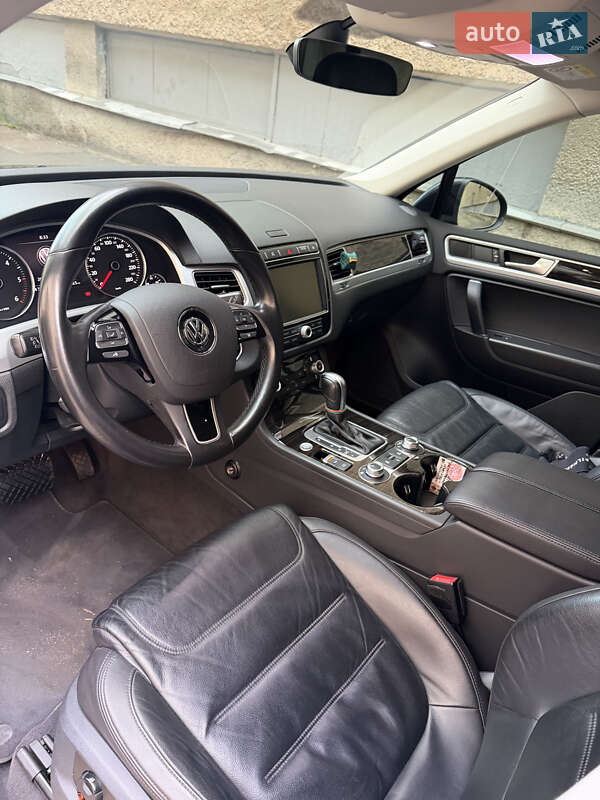 Внедорожник / Кроссовер Volkswagen Touareg 2017 в Одессе