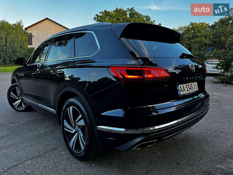 Позашляховик / Кросовер Volkswagen Touareg 2018 в Києві