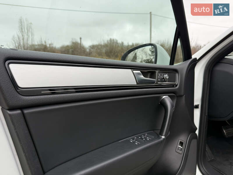 Позашляховик / Кросовер Volkswagen Touareg 2014 в Луцьку фото 14 Позашляховик / Кросовер Volkswagen Touareg 2014 в Луцьку
