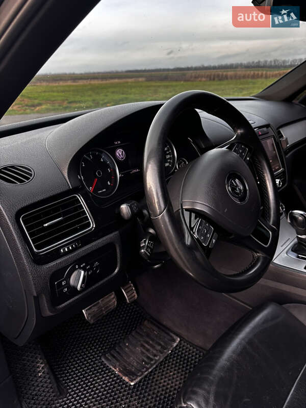 Внедорожник / Кроссовер Volkswagen Touareg 2011 в Шполе