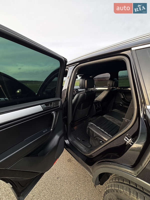 Внедорожник / Кроссовер Volkswagen Touareg 2011 в Шполе