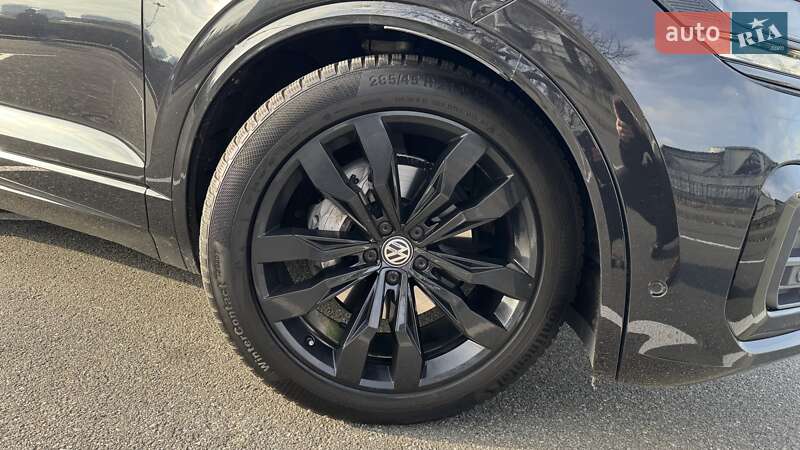 Внедорожник / Кроссовер Volkswagen Touareg 2019 в Киеве