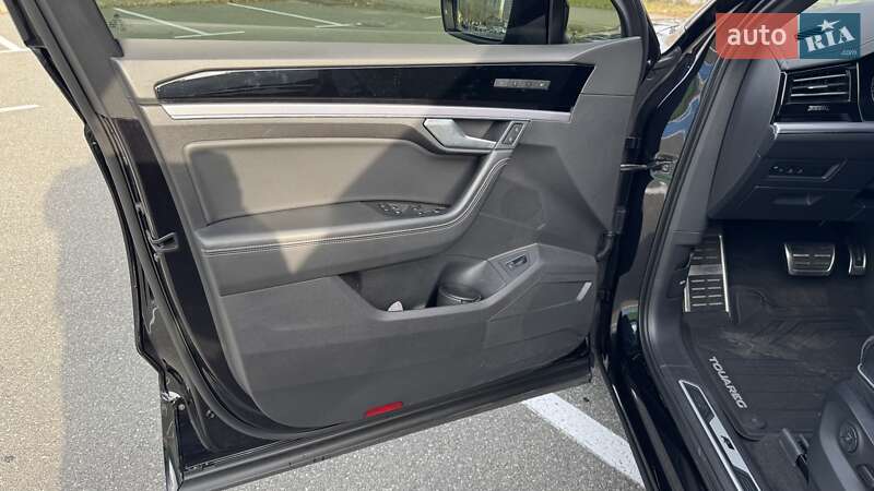 Внедорожник / Кроссовер Volkswagen Touareg 2019 в Киеве