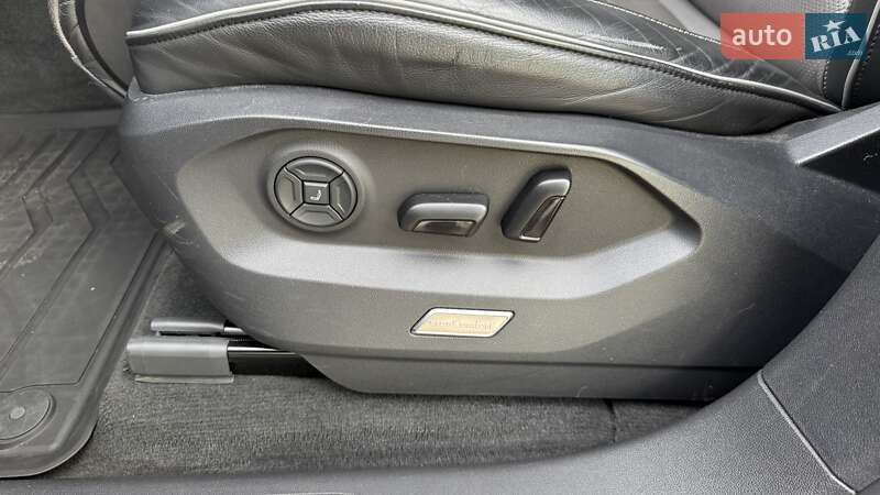 Внедорожник / Кроссовер Volkswagen Touareg 2019 в Киеве