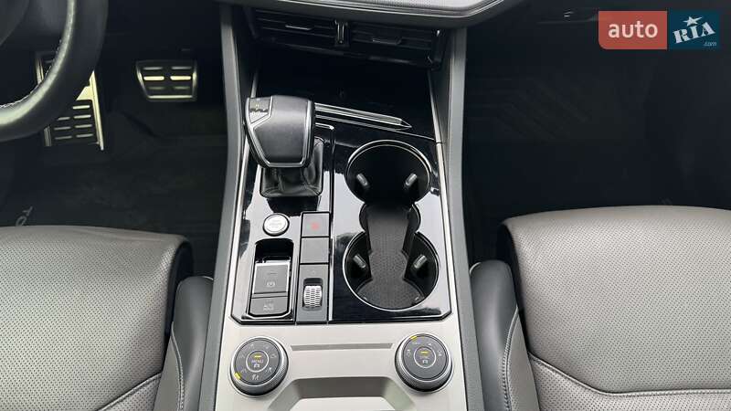Внедорожник / Кроссовер Volkswagen Touareg 2019 в Киеве