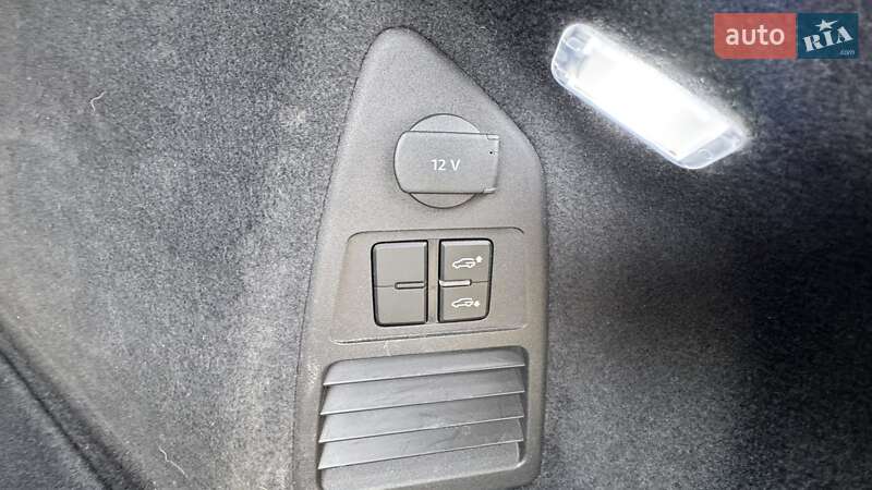 Внедорожник / Кроссовер Volkswagen Touareg 2019 в Киеве