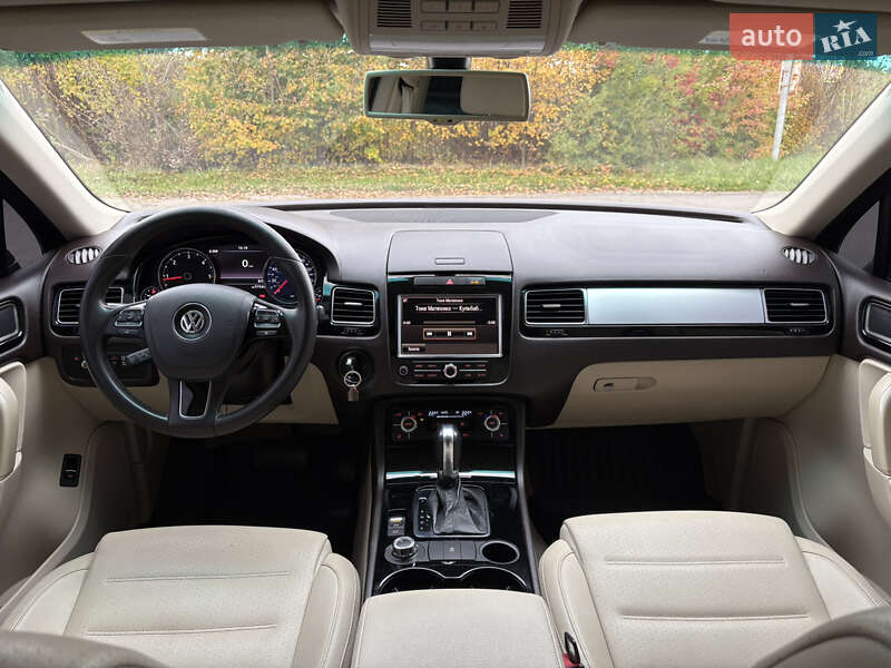 Внедорожник / Кроссовер Volkswagen Touareg 2010 в Староконстантинове