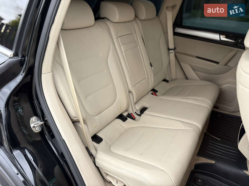 Внедорожник / Кроссовер Volkswagen Touareg 2010 в Староконстантинове